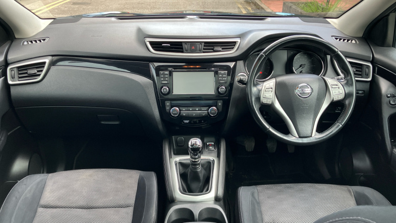 Nissan Qashqai 1.2 DiG-T Acenta Premium 5dr Petrol Hatchback